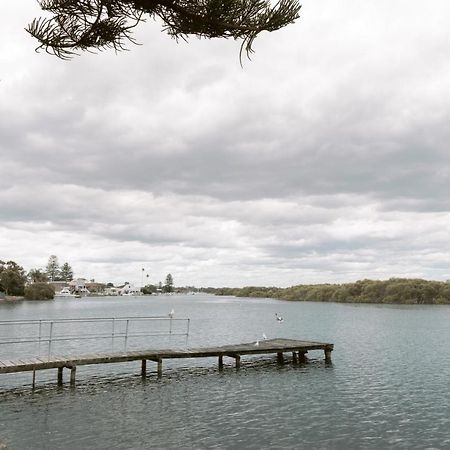 Black Swan Waterfront Motel (Adults Only) Swansea Extérieur photo