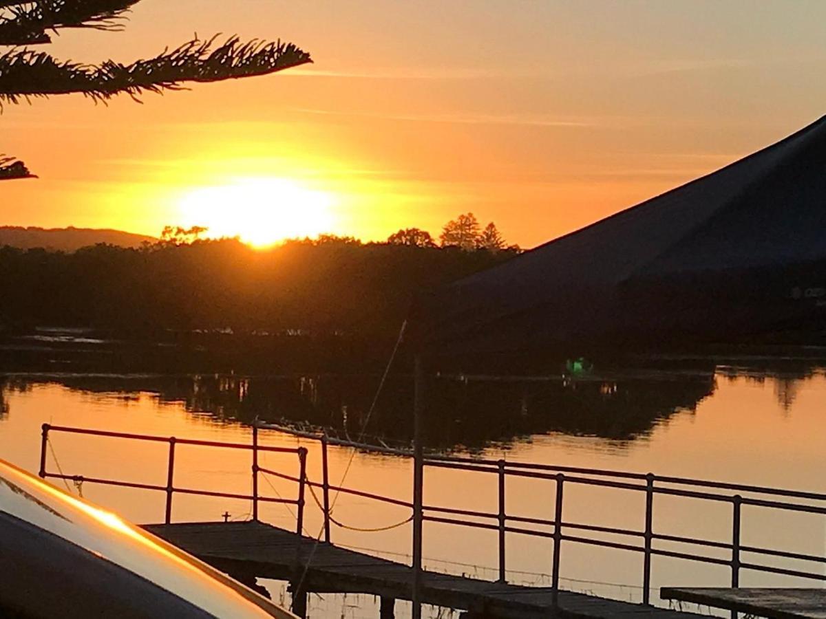 Black Swan Waterfront Motel (Adults Only) Swansea Extérieur photo