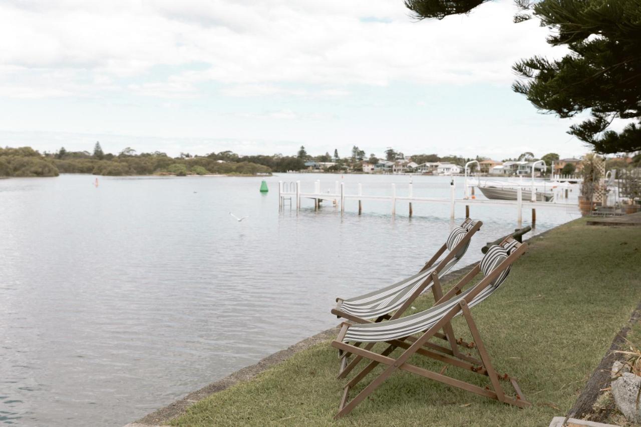 Black Swan Waterfront Motel (Adults Only) Swansea Extérieur photo