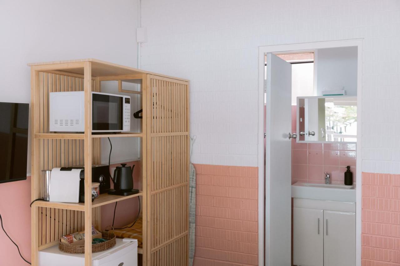 Black Swan Waterfront Motel (Adults Only) Swansea Extérieur photo