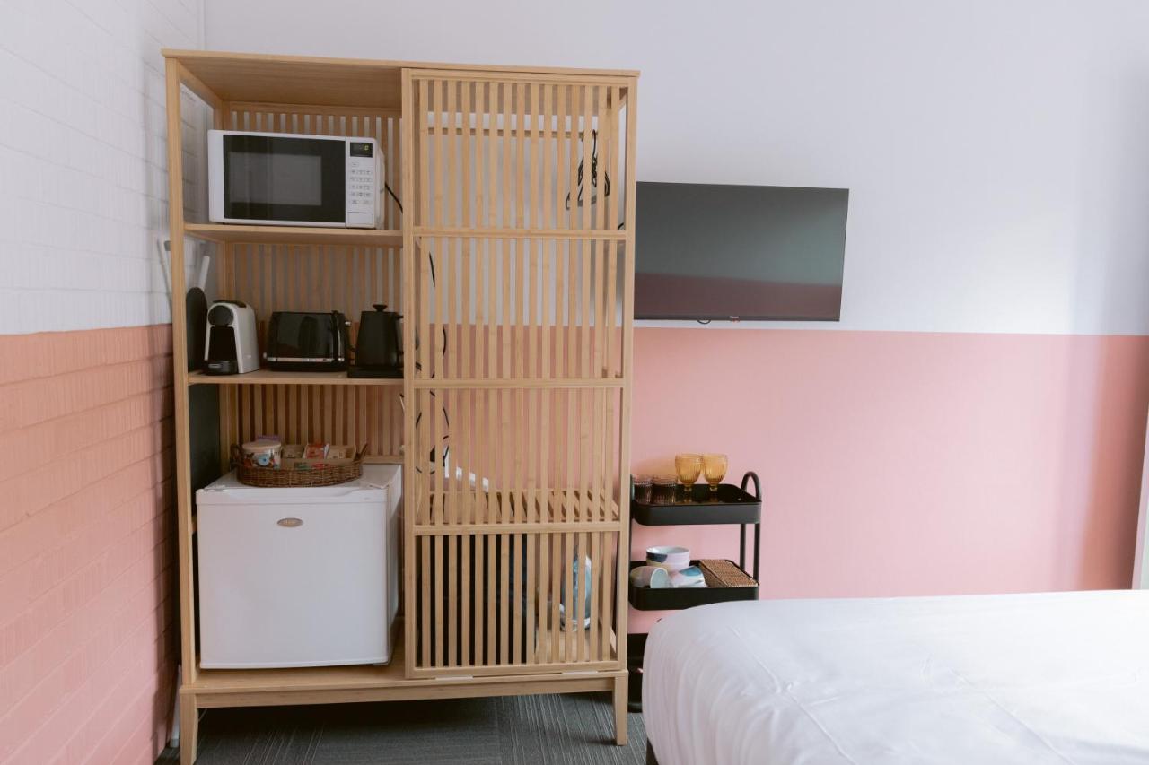 Black Swan Waterfront Motel (Adults Only) Swansea Extérieur photo