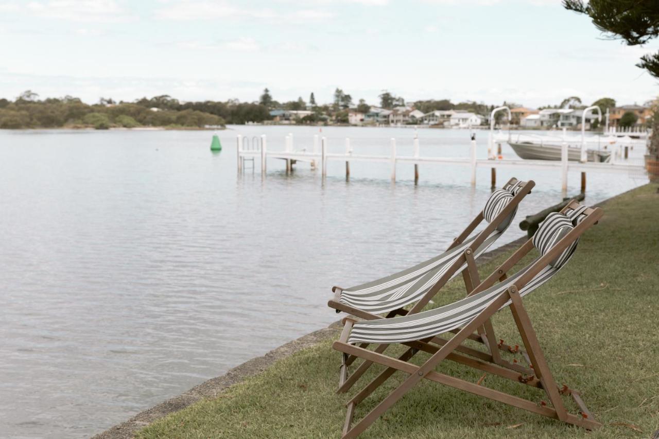 Black Swan Waterfront Motel (Adults Only) Swansea Extérieur photo