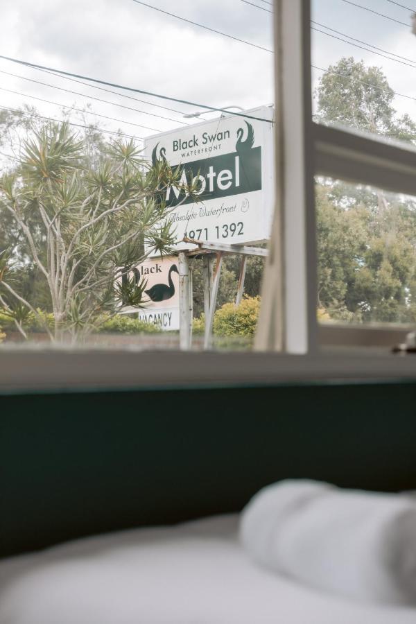 Black Swan Waterfront Motel (Adults Only) Swansea Extérieur photo