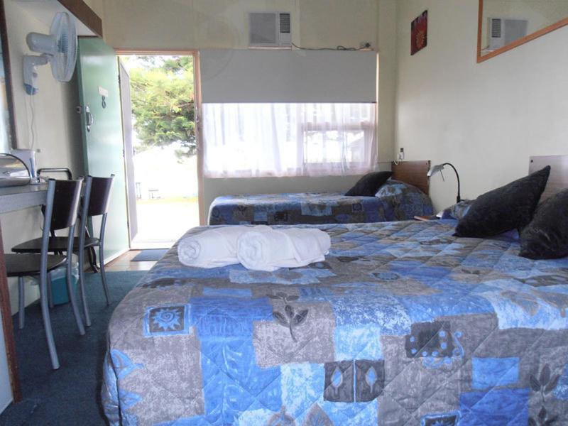 Black Swan Waterfront Motel (Adults Only) Swansea Extérieur photo