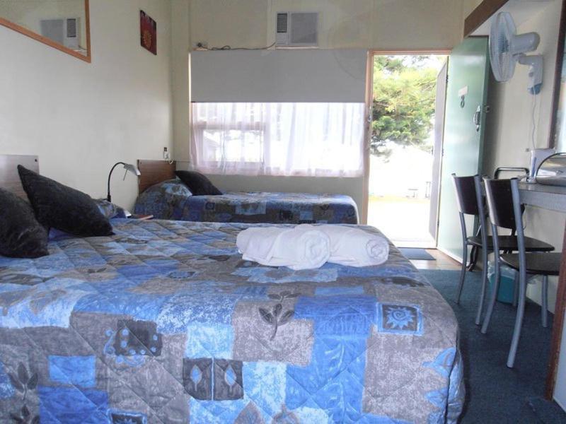 Black Swan Waterfront Motel (Adults Only) Swansea Extérieur photo