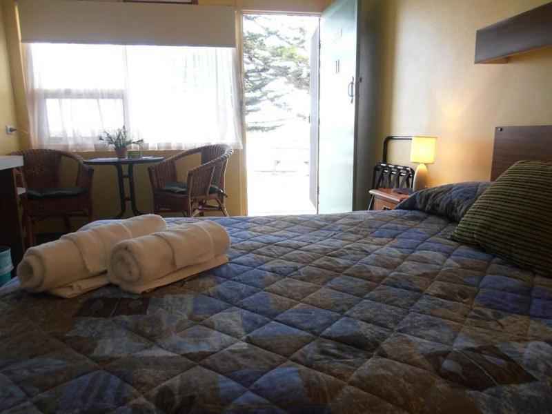 Black Swan Waterfront Motel (Adults Only) Swansea Extérieur photo