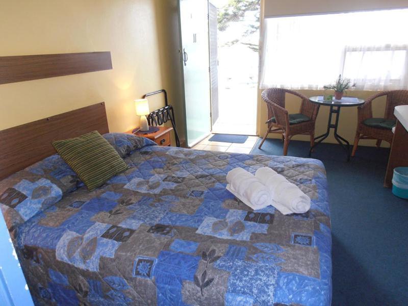 Black Swan Waterfront Motel (Adults Only) Swansea Extérieur photo