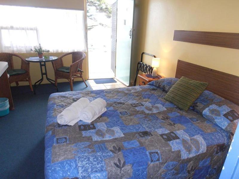 Black Swan Waterfront Motel (Adults Only) Swansea Extérieur photo